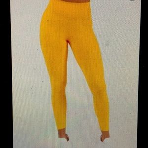 Never worn yellow no see through athletic leggings